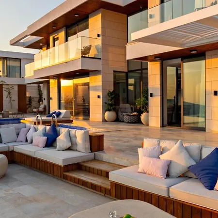 5 Bedroom 3911 Villa