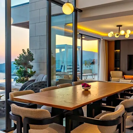 5 Bedroom 3911